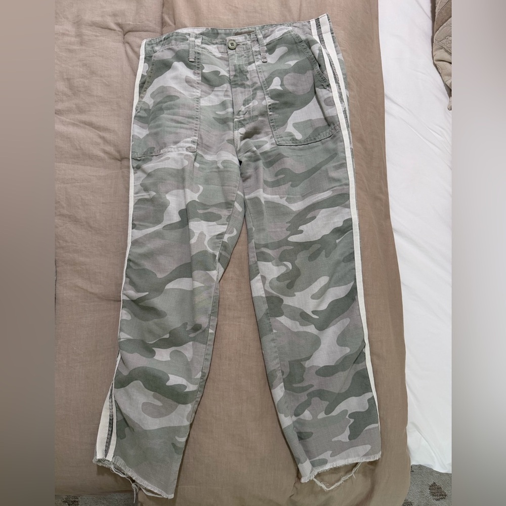 MOTHER The Shaker Crop Fray Camo Pants Desert Print